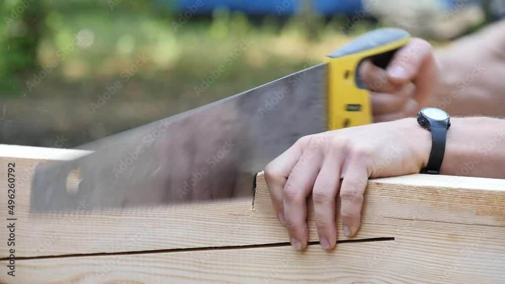 Man scooping a plank of wood/Homme scillant une planche de bois