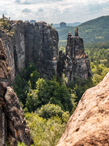 Haentzschelstiege in der Sächsischen Schweiz - Aussicht Richtung Brosinnadel und Falkenstein