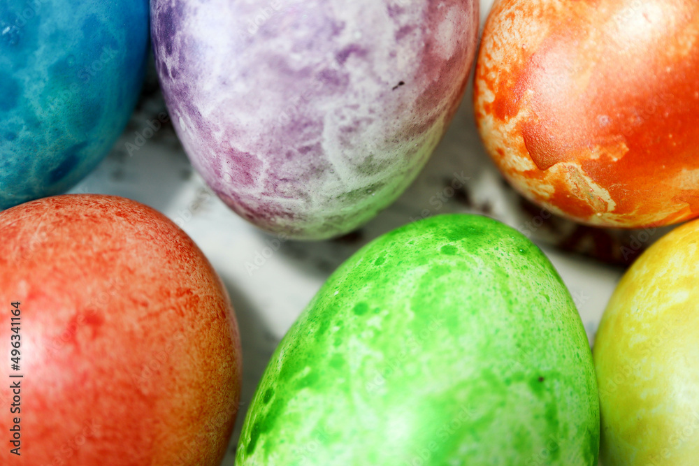 Fototapeta premium colorful easter eggs on wooden kitchen table close up