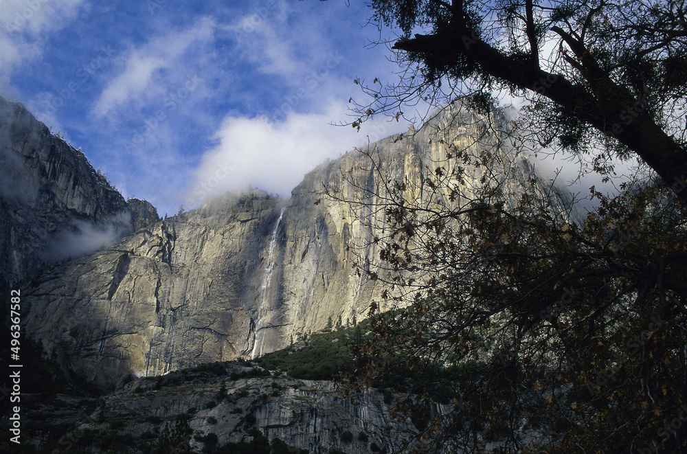 Yosemite Falls, Yosemite National Park, California, USA Yosemite Falls, Yosemite National Park, California, USA