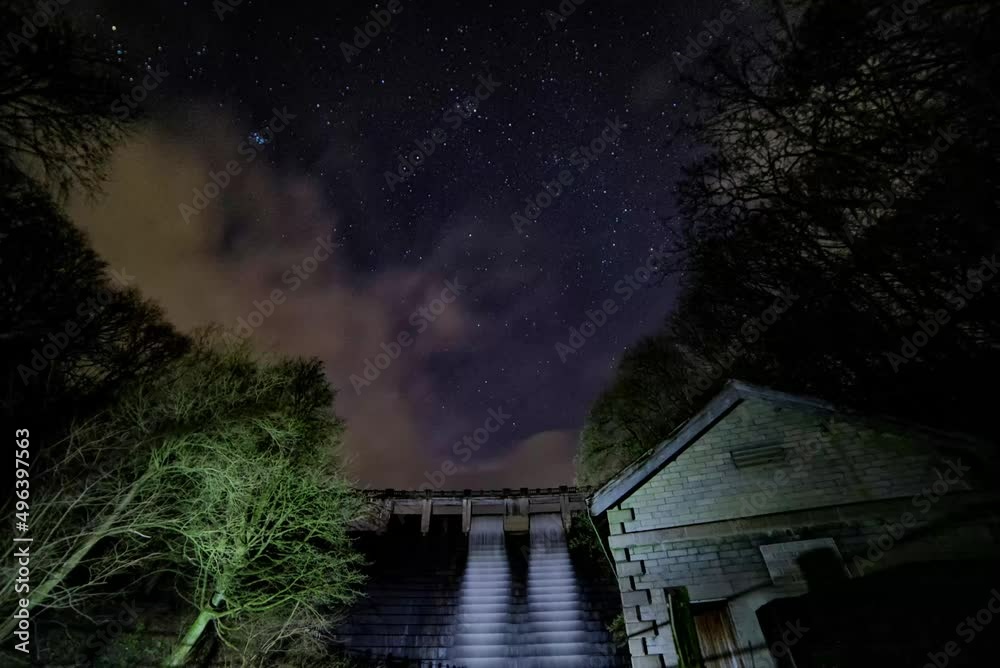 Dam watter flowing timelapse at night under the stars