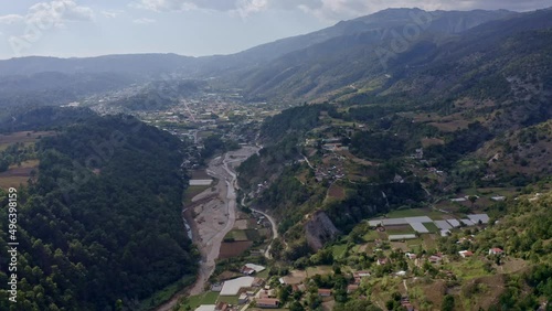 Río, comunidad y Montaña de Aguacatán, Huehuetenango, Guatemala, belleza de la cierra de los cuchumatanes photo