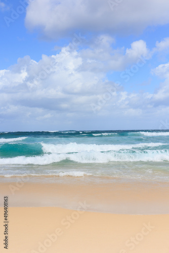ボンダイビーチの綺麗な空と海 © photok