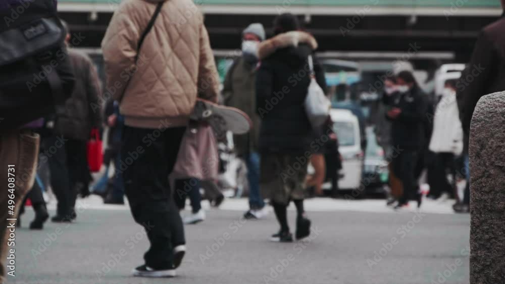 コロナ渦の渋谷スクランブル交差点を行き交う人々 コロナ渦の渋谷スクランブル交差点を行き交う人々