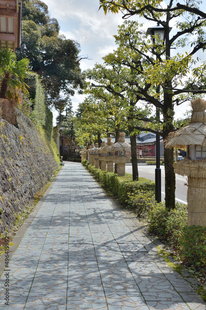 加賀・山代温泉　沿道の石燈籠