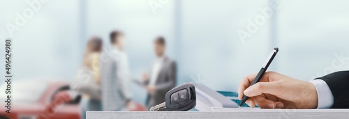 Fotografie Customers at the car dealership