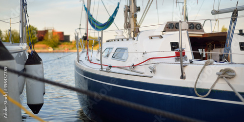 Obraz na plátně Liveaboard sailboat moored to a pier in a yacht marina on a clear summer day