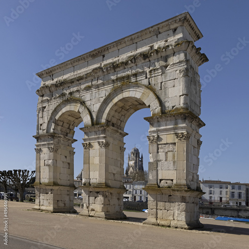 arc de triomphe romain à Saintes en France