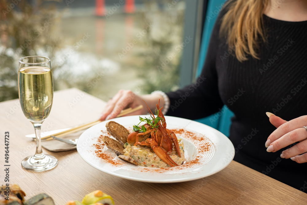 person is going to eat seafood. middle kitchen
person is going to eat seafood. middle kitchen