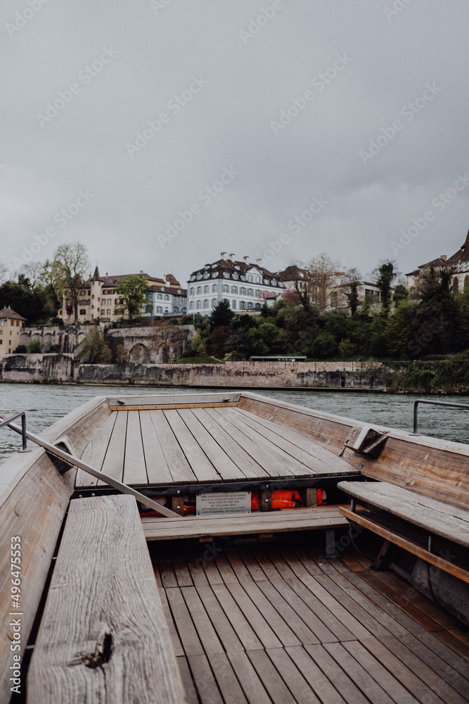 Fototapeta premium Basel Rhein Schifffahrt Fluss Junge Kind