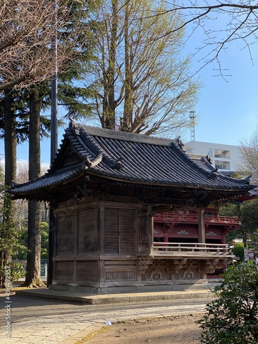 Japanese shrine architectural detail, wooden structure.  Spring 2022, Nezu Shrine, Tokyo Japan © KAYO SUGIUCHI