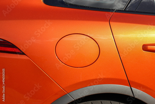 Obraz na płótnie Oval fuel filler lid on a new orange car w salonie