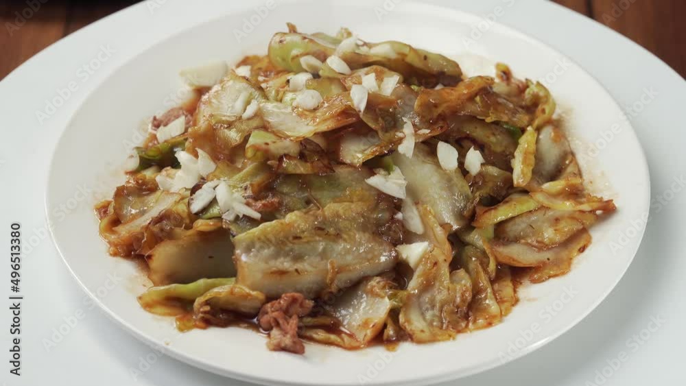 Chinese style home cooking charred cabbage and cooking process Chinese style home cooking charred cabbage and cooking process