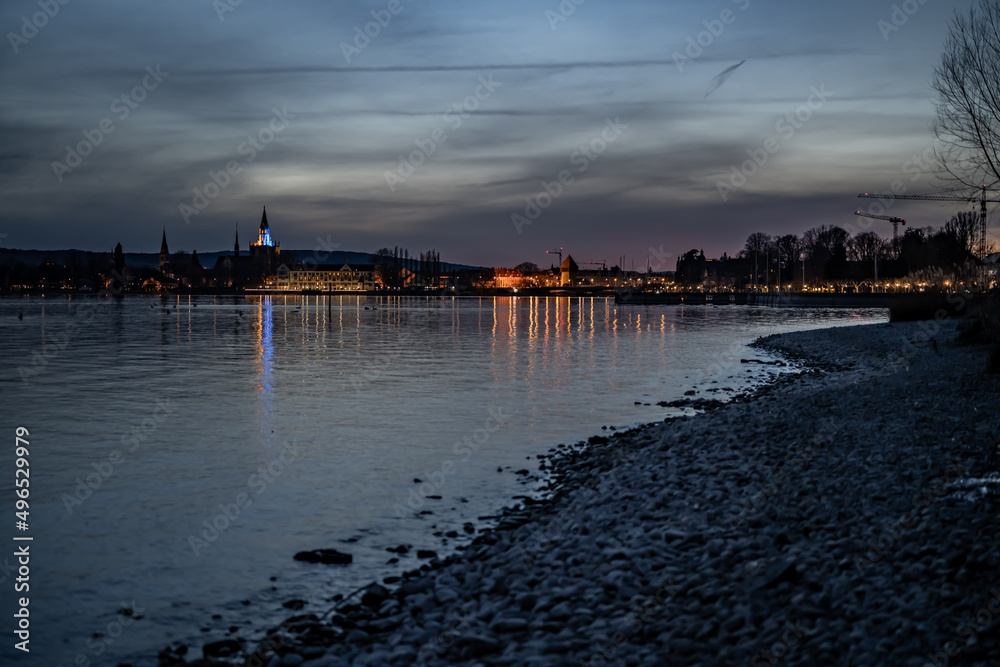 Blick auf Konstanzer Altstadt am Abend