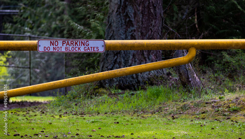 A no parking and do not block gates sign reads loud and clear that no one should be near this property with a car.