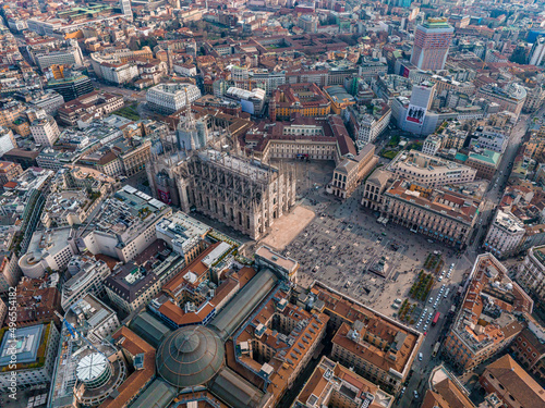 Valokuvatapetti Aerial view of Piazza Duomo in front of the gothic cathedral in the center