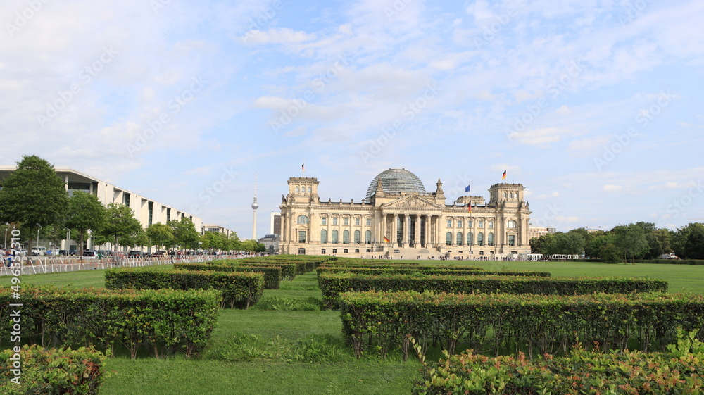 Das Reichstagsgebäude, Sitz des Deutschen Bundestages, in Berlin.