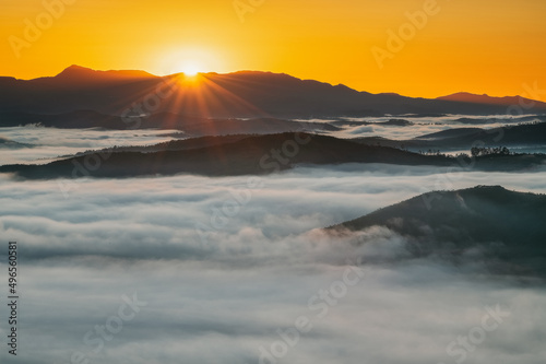 Nascer do Sol nas Serras de Minas Gerais, Brazil.