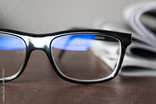 An eyeglasses with blue light protection lenses