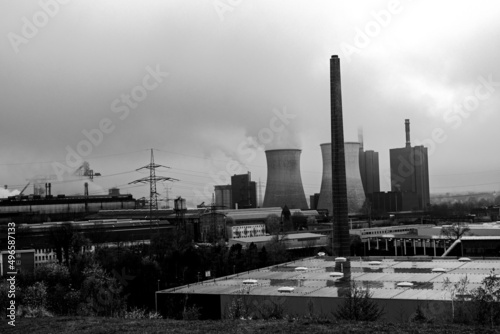 Blick von der Halde auf die Industriestadt Duisburg