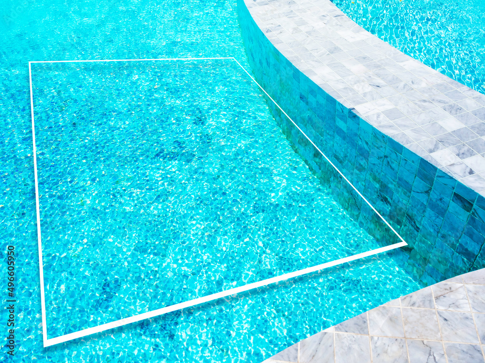 Obraz premium A minimalist perspective white thin line makes a decorated square border frame on a blue water surface on the swimming pool background. Empty blank space for summer, vacation time, holiday concept.