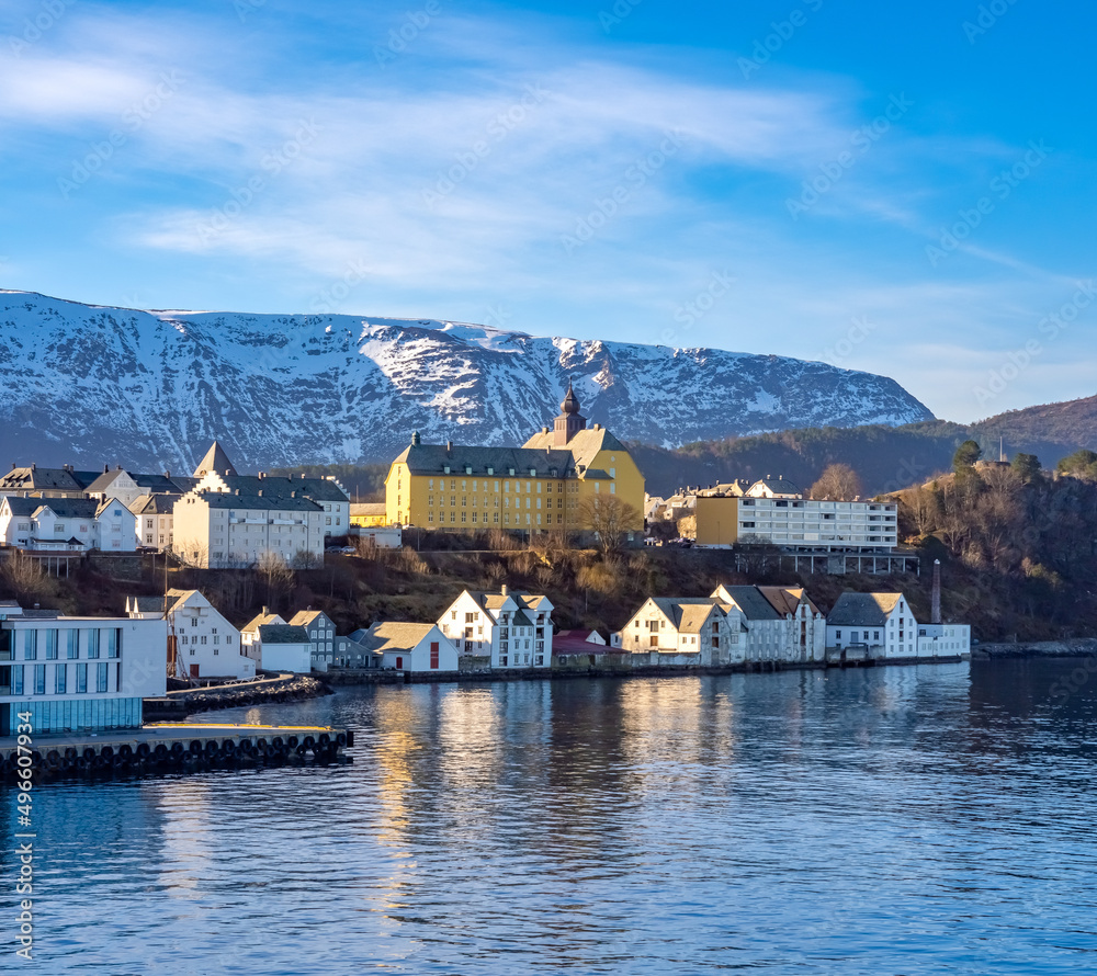 Obraz premium The gorgeous port city of Ålesund (Aalesund), Møre og Romsdal, Norway.