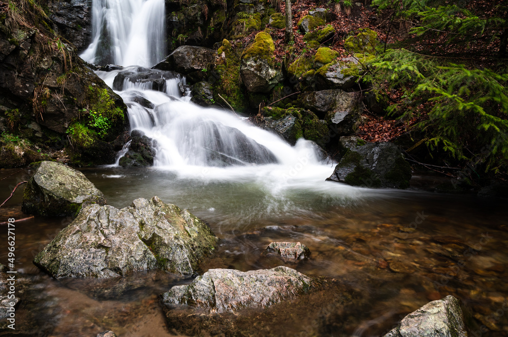 Obraz premium Wasserfall im Schwarzwald
