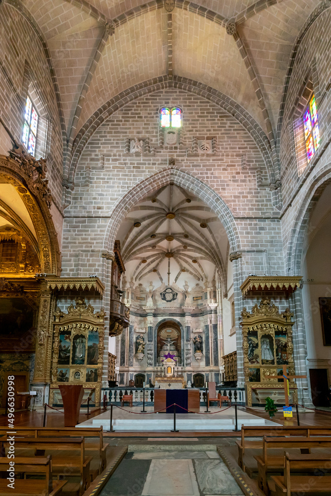 view of the altar in the Church of San Francisco in Evora