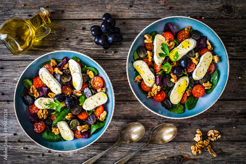 Tableau sur toile Fresh vegetable salad with cheese - camembert, lettuce, cherry tomatoes, cucumbe