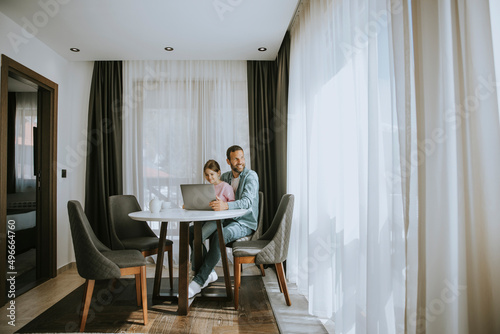 Father and daughter using l...