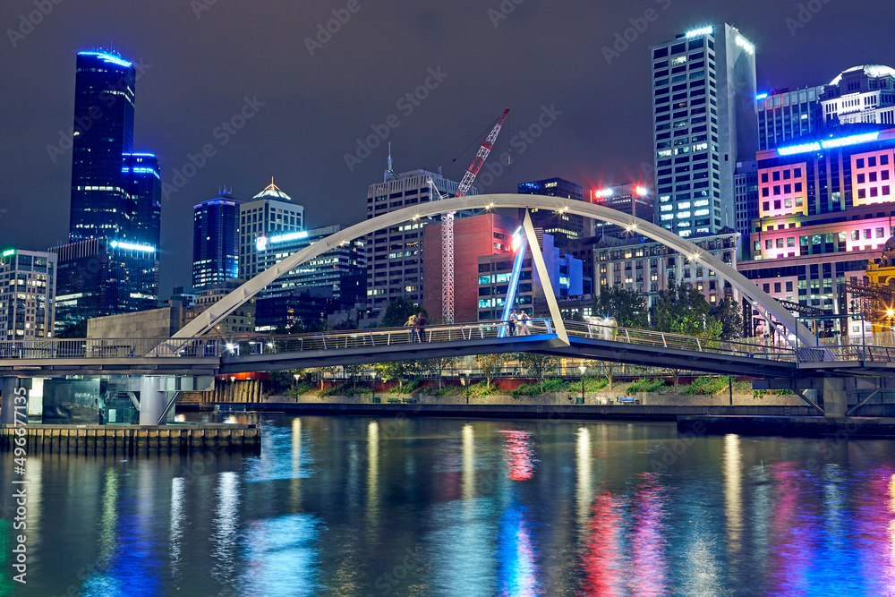 Naklejka premium Southgate Footbridge spanning the River Yarra in Melbourne illuminated at night