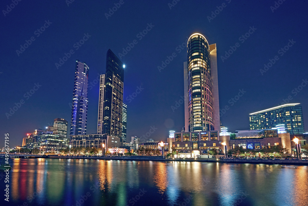 Skyscrapers including the Crown Plaza Casino complex on the shoreline of the River Yarra in Melbourne - obrazy, fototapety, plakaty 