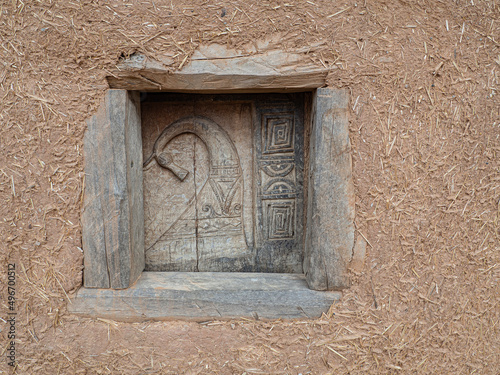 Símbolo de la antigüedad grabado en una ventana de madera en la pared, verano de 2021 Numancia, Soria. photo