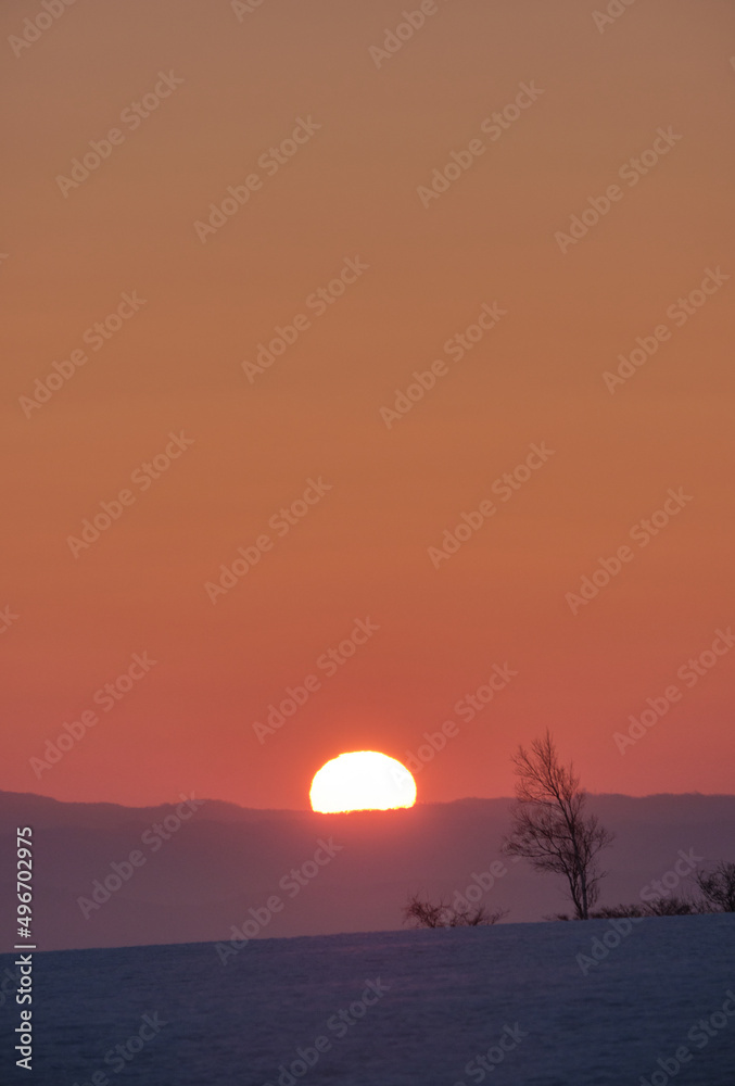 Fototapeta premium 日の出の風景（北海道北広島市） / Sunrise scenery (Kitahiroshima City, Hokkaido)