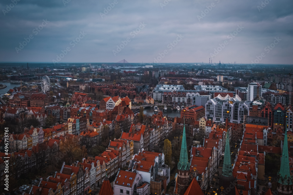 Obraz premium Top panoramic view of beautiful architecture of the old town in Gdansk, Poland. November 2021