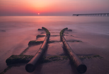 Wandcirkels Aubergine Zonsondergang aan het strand  © Martin