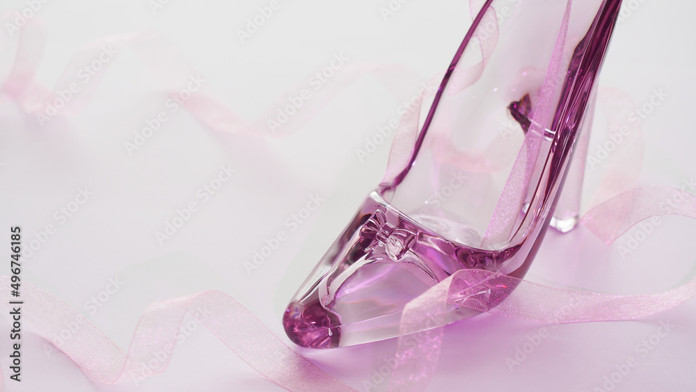 ピンク色のシンデレラのガラスの靴とリボン Stock Photo Adobe Stock