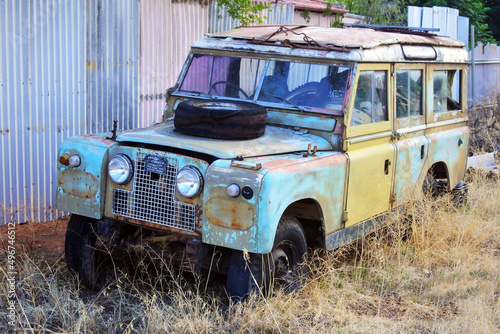 Abandoned Series IIA long-wheelbase Land Rover фототапет