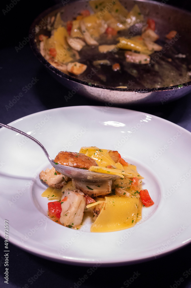 Mushroom pasta with Belper Knolle, yolk, peaches and lemon thyme Mushroom pasta with Belper Knolle, yolk, peaches and lemon thyme