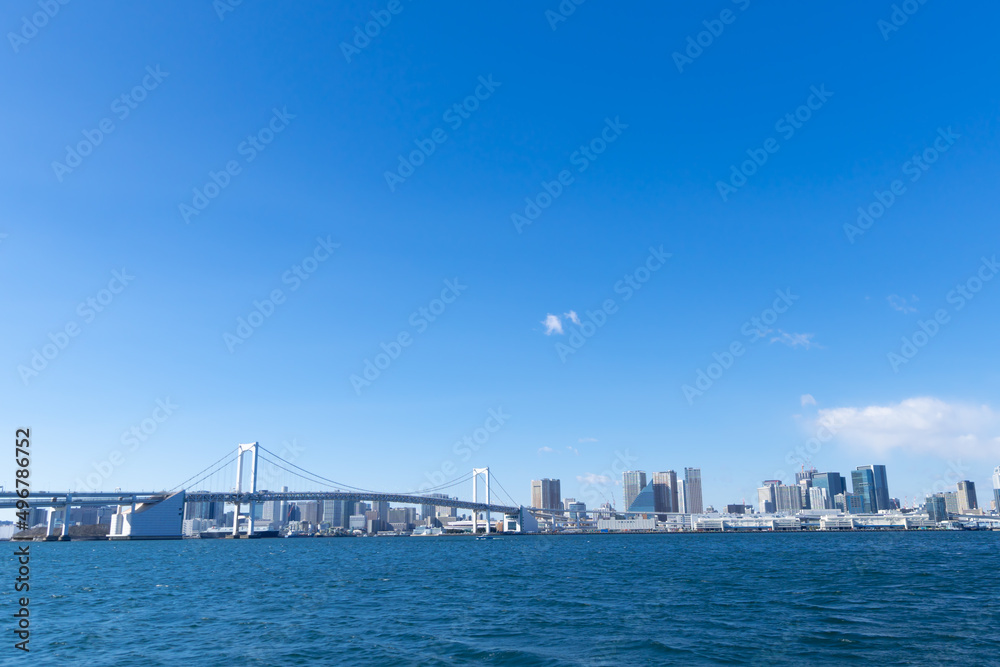 東京 2022 レインボーブリッジと青空