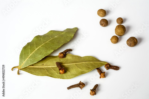 Bay leaves, Laurus nobilis, peppercorns, cloves, spices