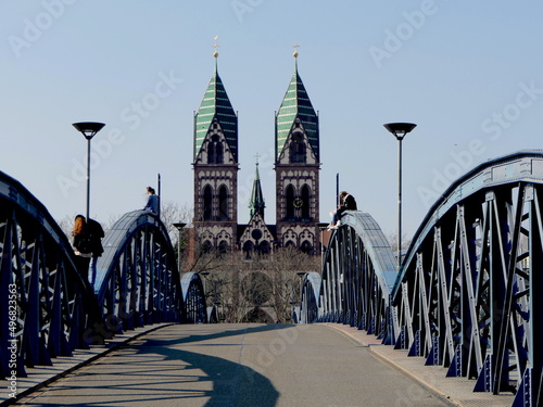 Wiwili Brücke mit Herz-Jesu-Kirche in Freiburg photo