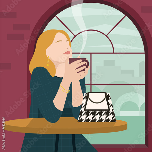 Mujer elegante y feliz tomando café en cafetería.