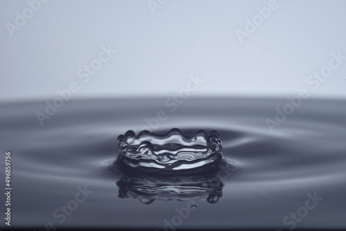 Rozbryzg kropli wody tworzący koronę © Adam
