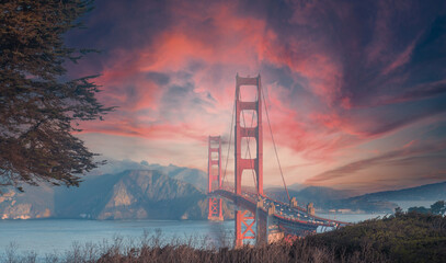 Canvas schilderij Golden Gate Bridge Golden Gate Bridge met bergen achtergrond  © Steffen Zenker/Wirestock Creators