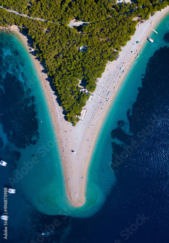 Plaża Zlatny Rat na wyspie Brac w Chorwacji © David
