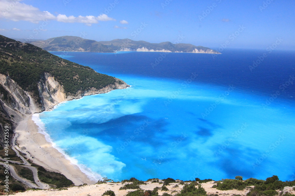 Plaża Myrtos na greckiej wyspie Kefalonia - obrazy, fototapety, plakaty 