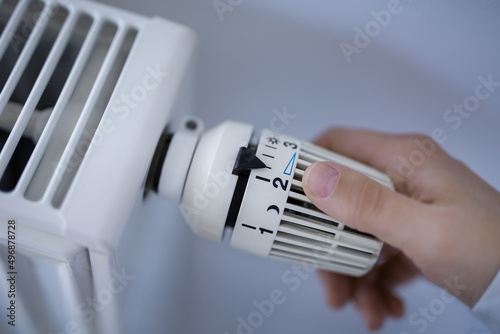 Adjusting the radiator thermostat photo