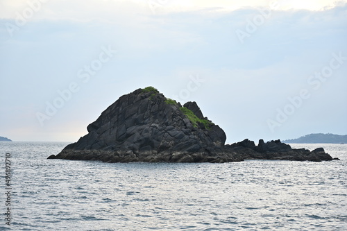 rock in the sea © Ricardo