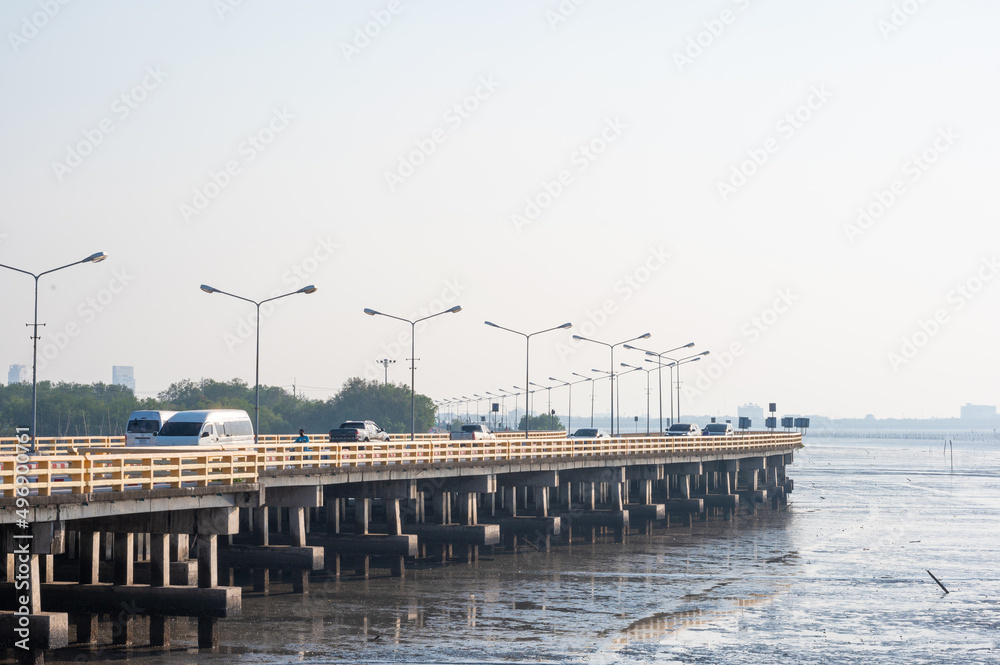 Obraz premium Chalermkhawithi Bridge Or Chon Buri Beach Bridge Another interesting landmark in Chonburi. Located in the city, not far from Bangsaen beach Located at Muang District, Chonburi Province.